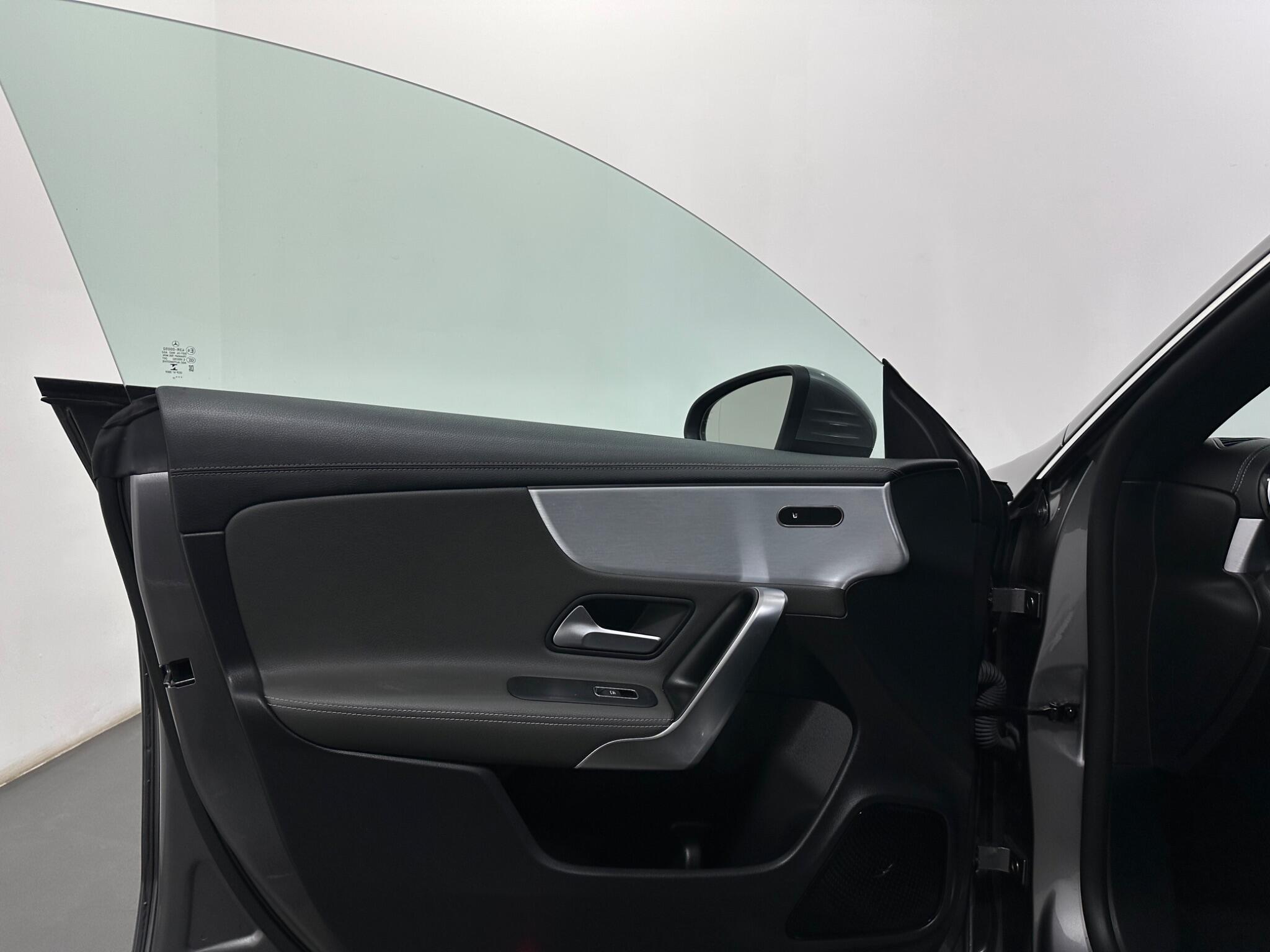 Mercedes-Benz Cla view 37