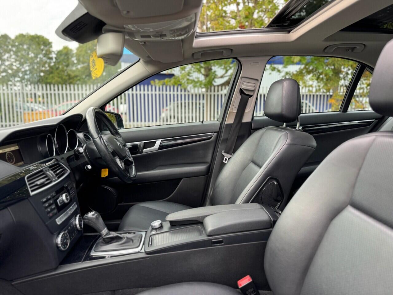 Mercedes-Benz C-Class view 27