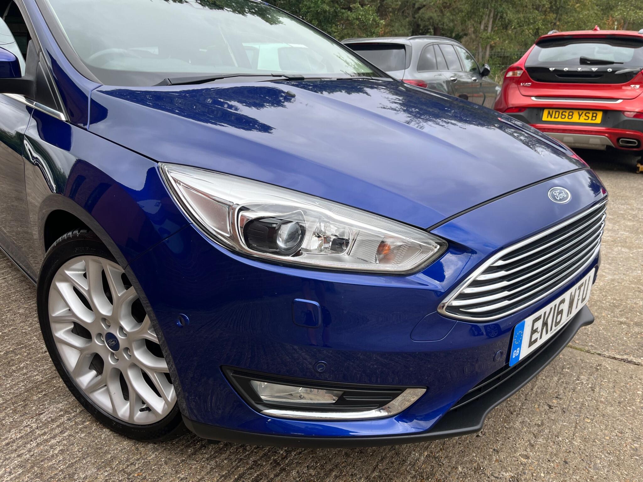 Ford Focus view 17
