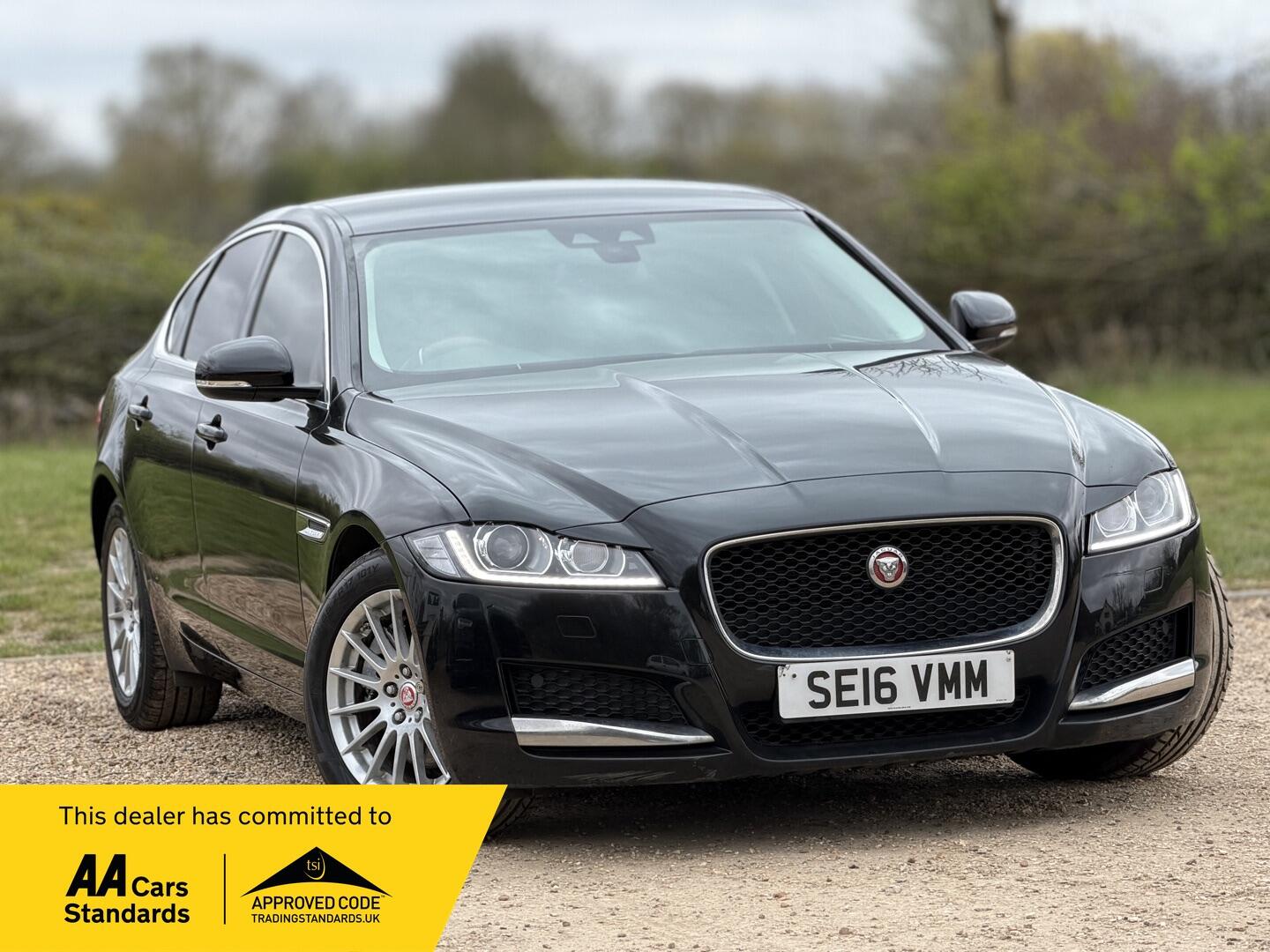 2016 Jaguar XF 2.0d Prestige Auto Euro 6 (s/s) 4dr image 7