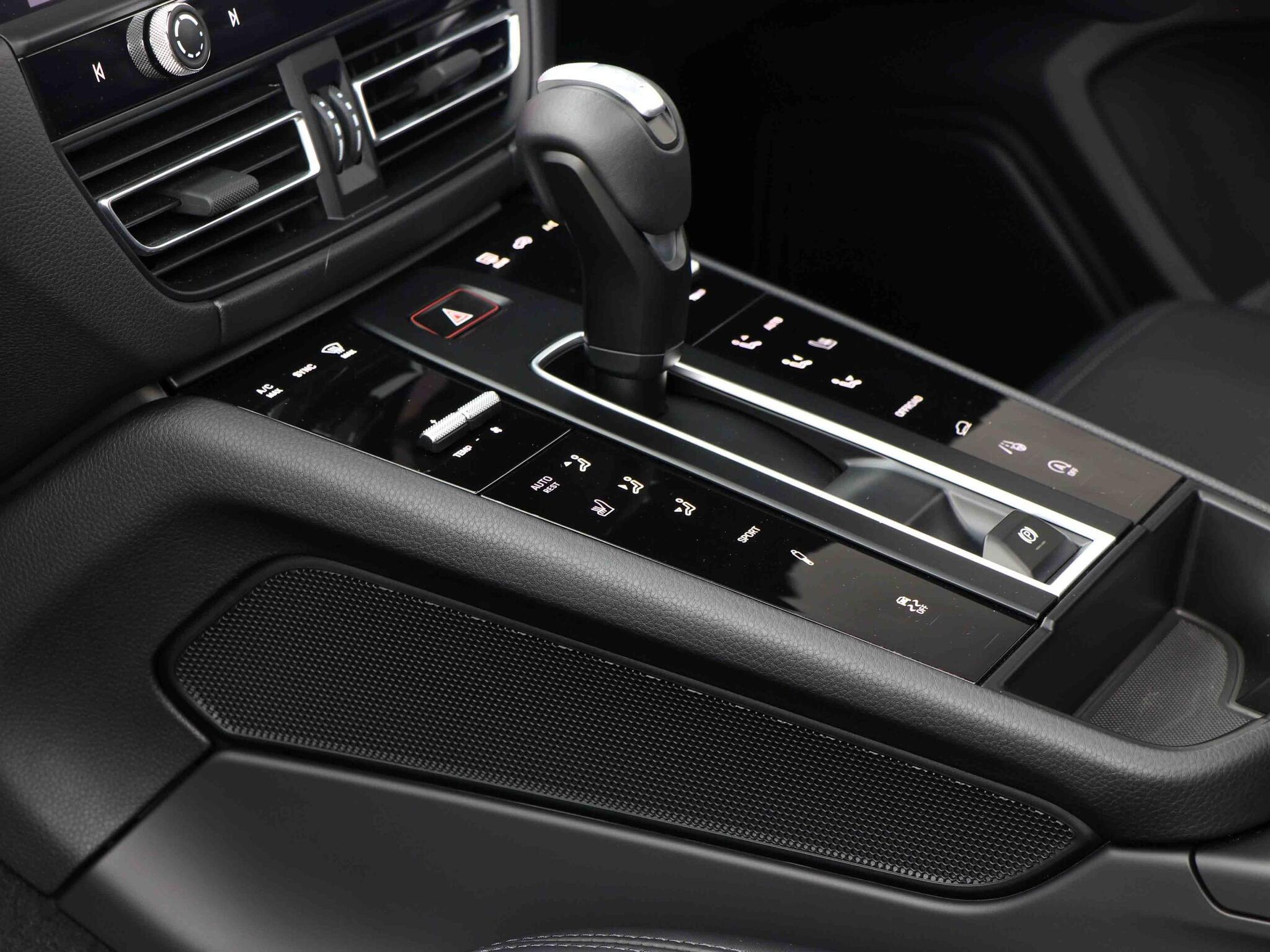 Porsche Macan view 30