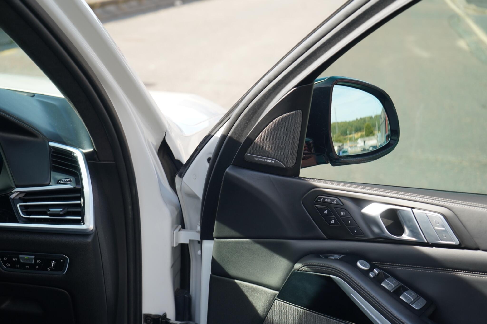 BMW X7 view 19