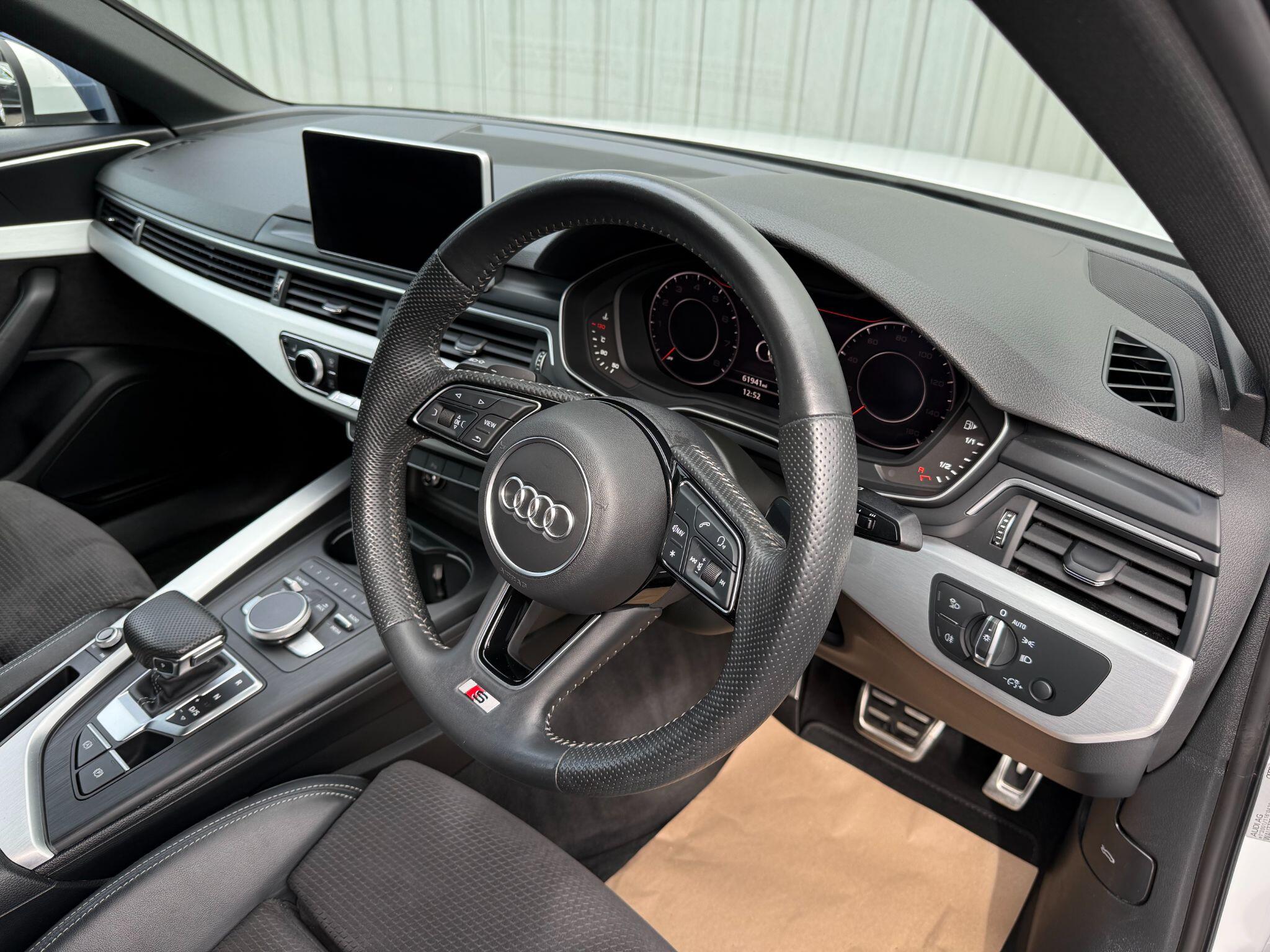 Audi A4 view 14