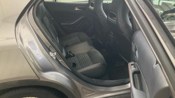 Mercedes-Benz Gla view 3