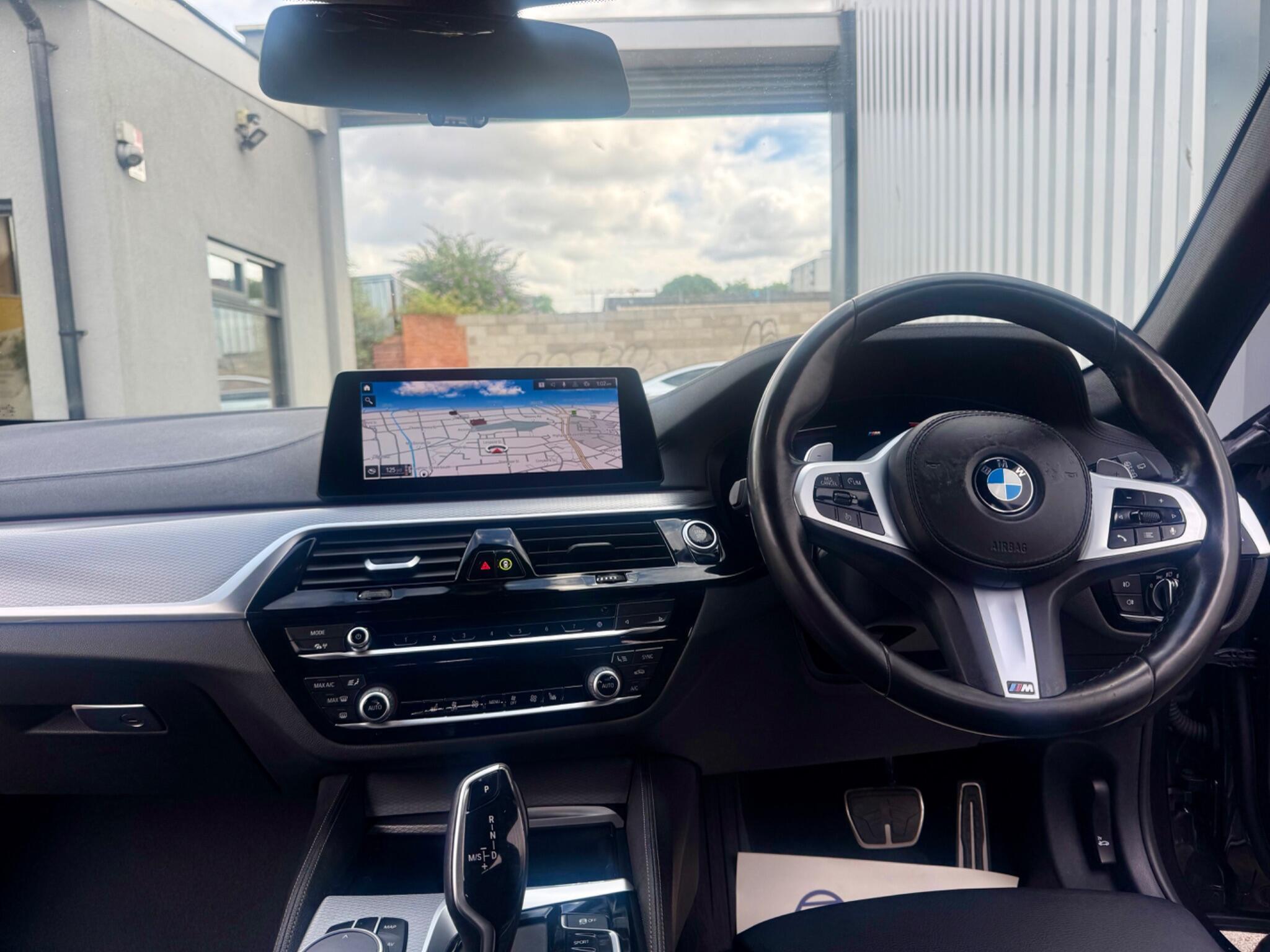 BMW 5 Series view 9