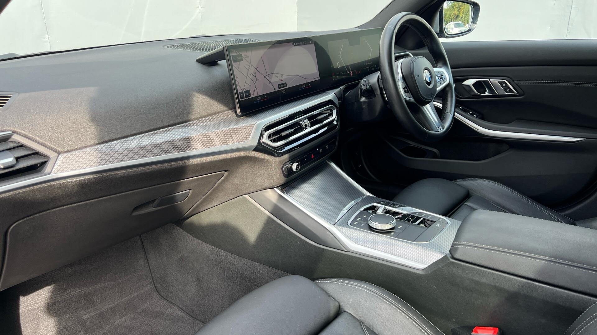 BMW 3 Series view 8