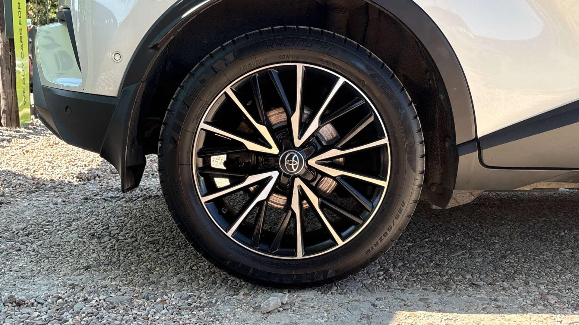 Toyota C-HR view 34