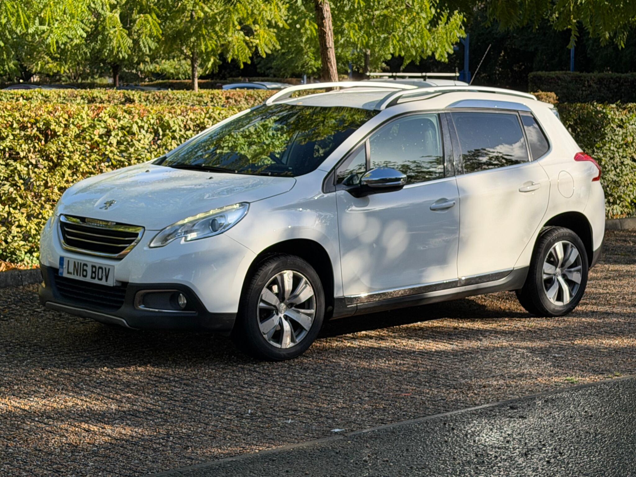 Peugeot 2008 view 3