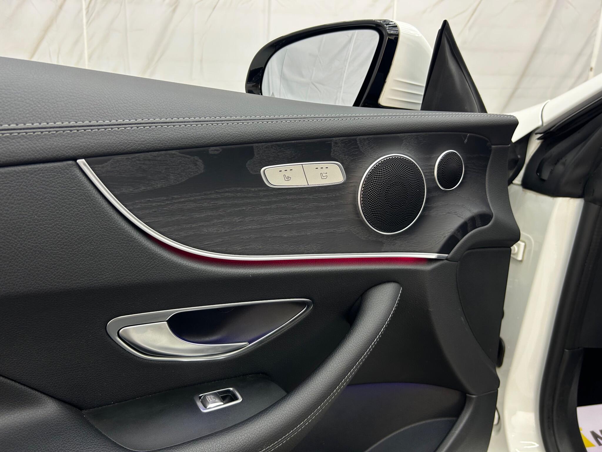 Mercedes-Benz E-Class view 32