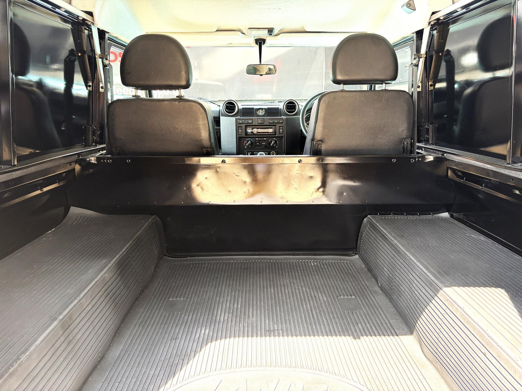 Land Rover Defender view 23