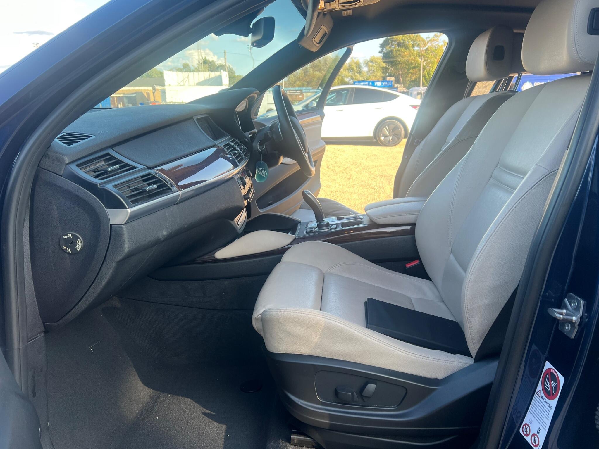 BMW X6 view 30