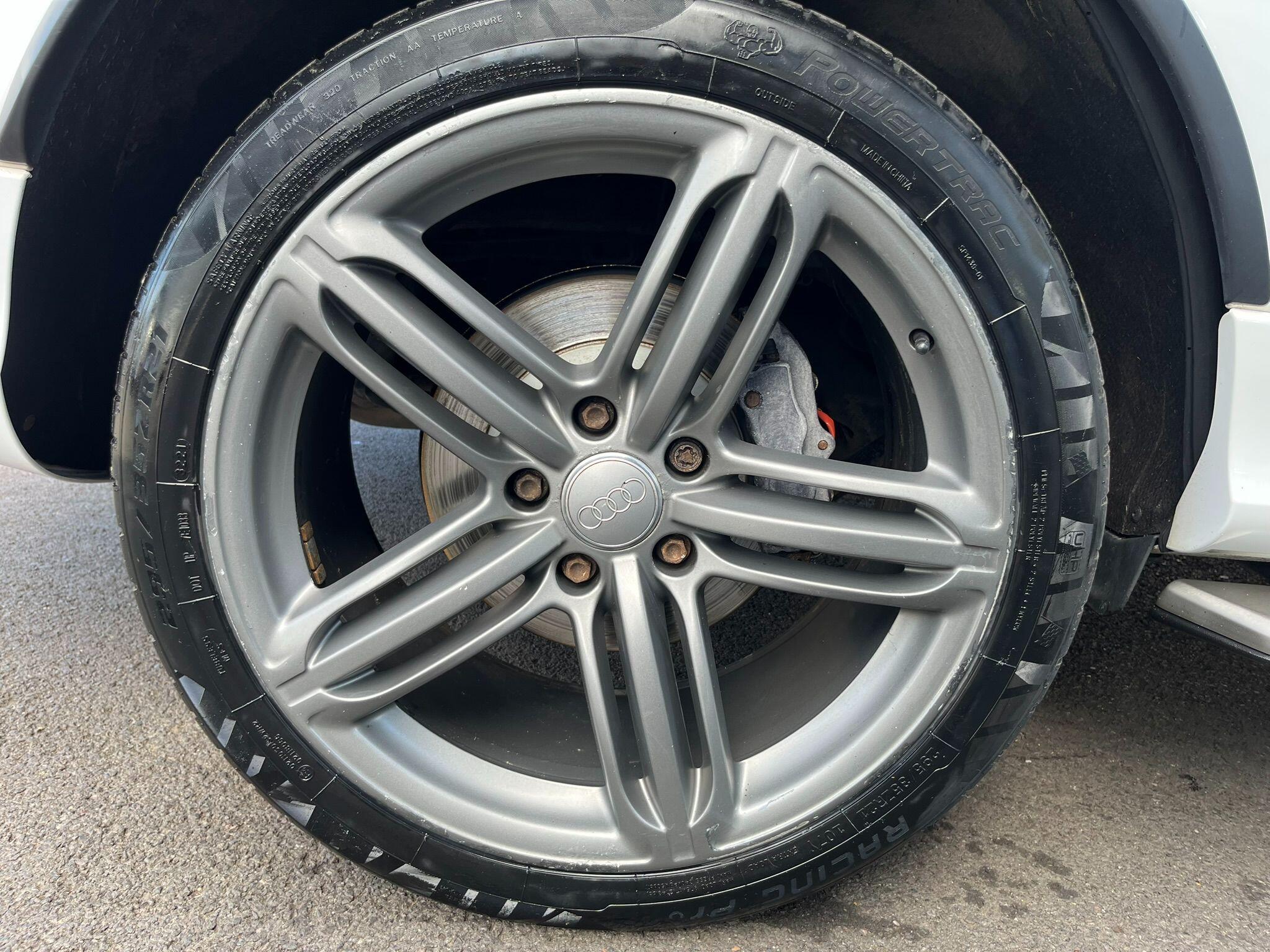 Audi Q7 view 32
