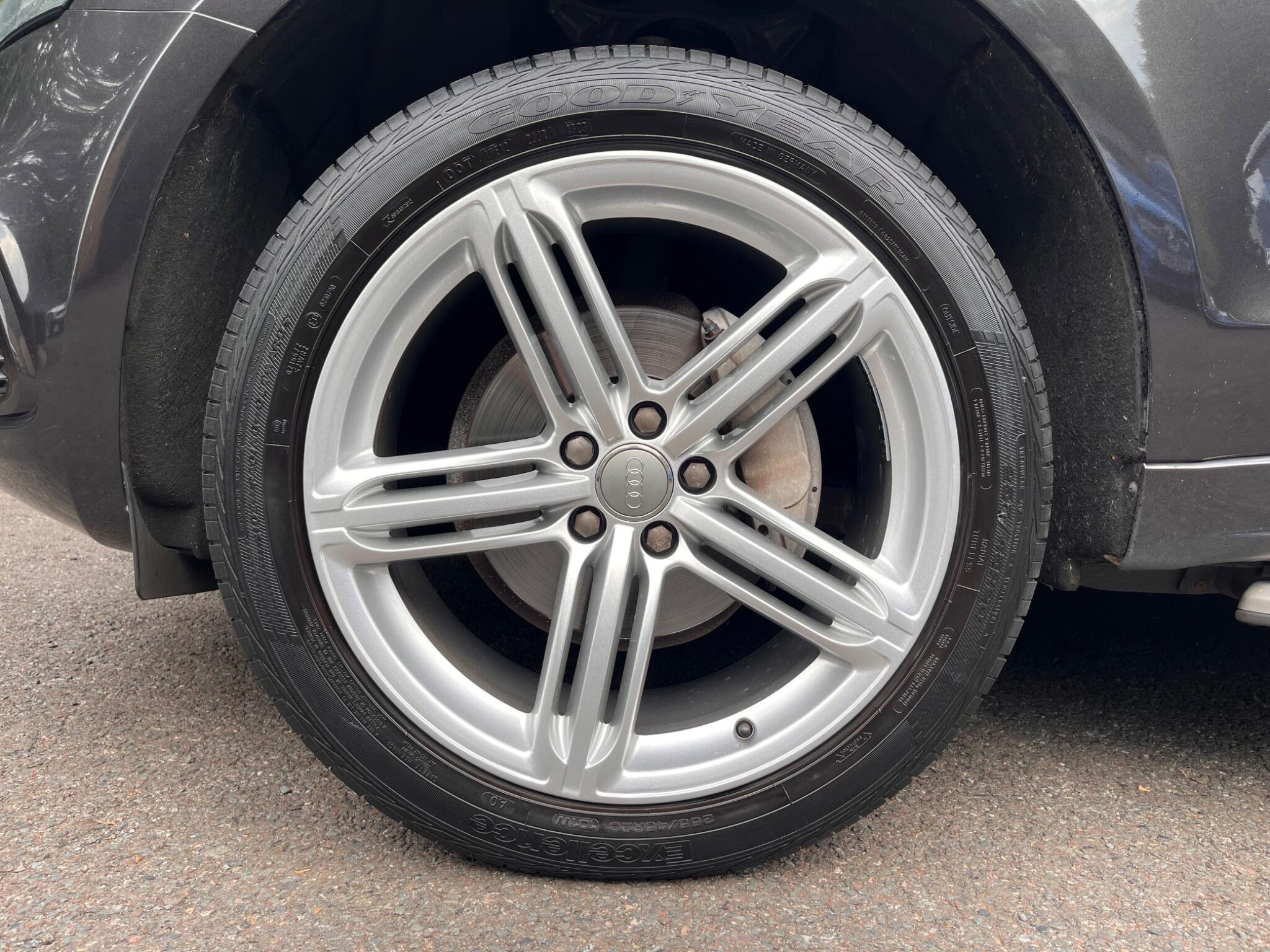 Audi Q5 view 42