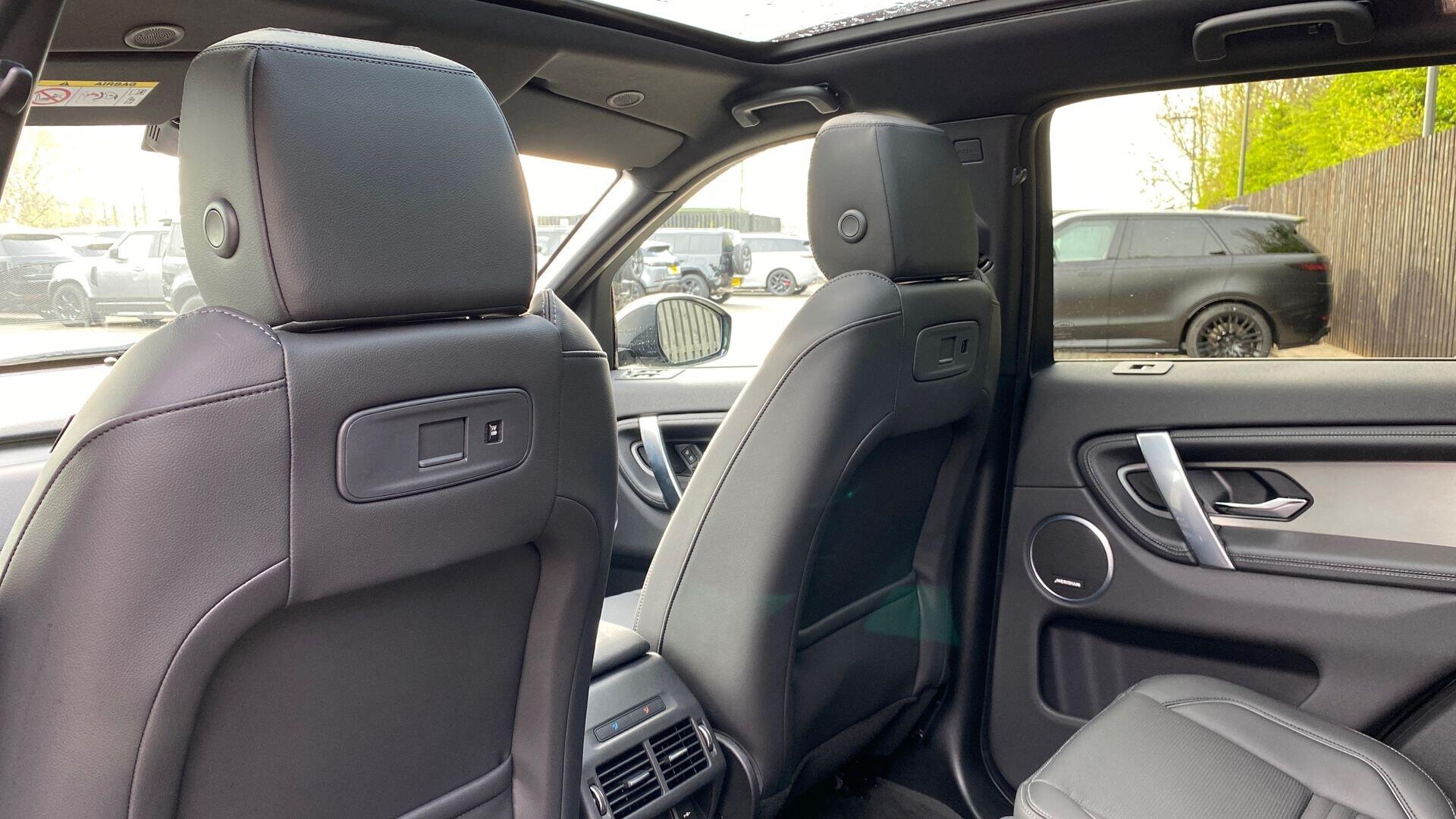 Land Rover Discovery Sport view 31