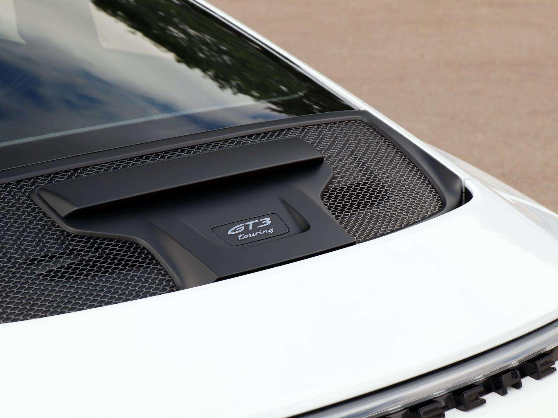 Porsche 911 view 29