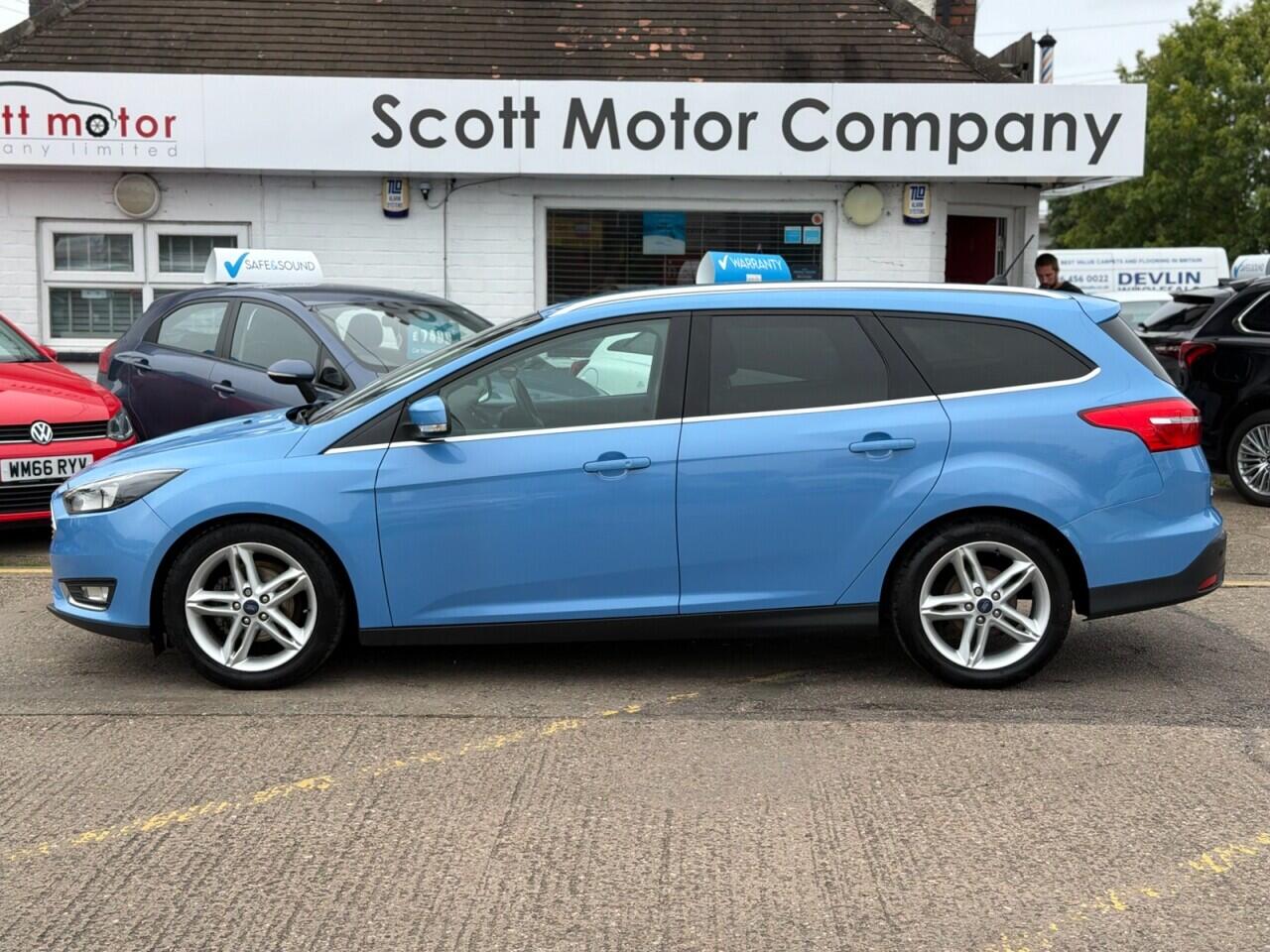 Ford Focus view 8