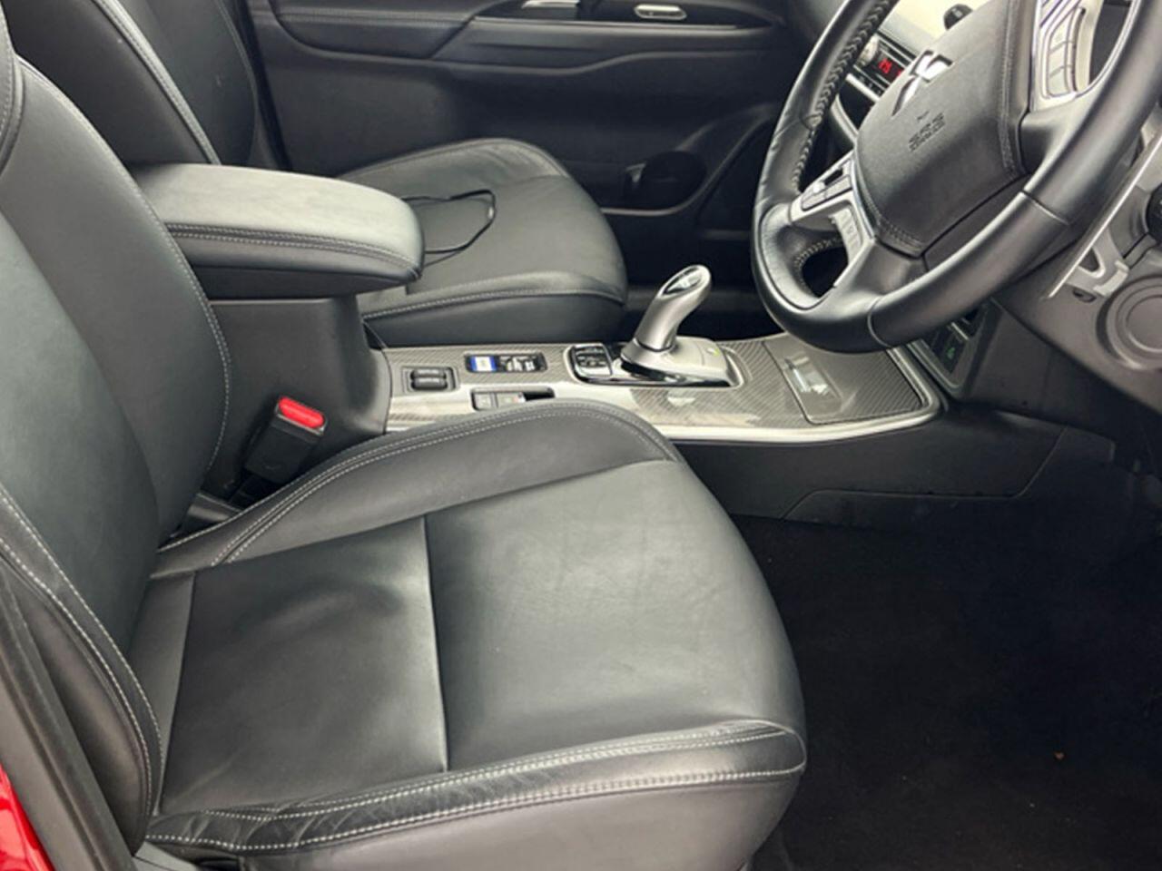 Mitsubishi Outlander view 5
