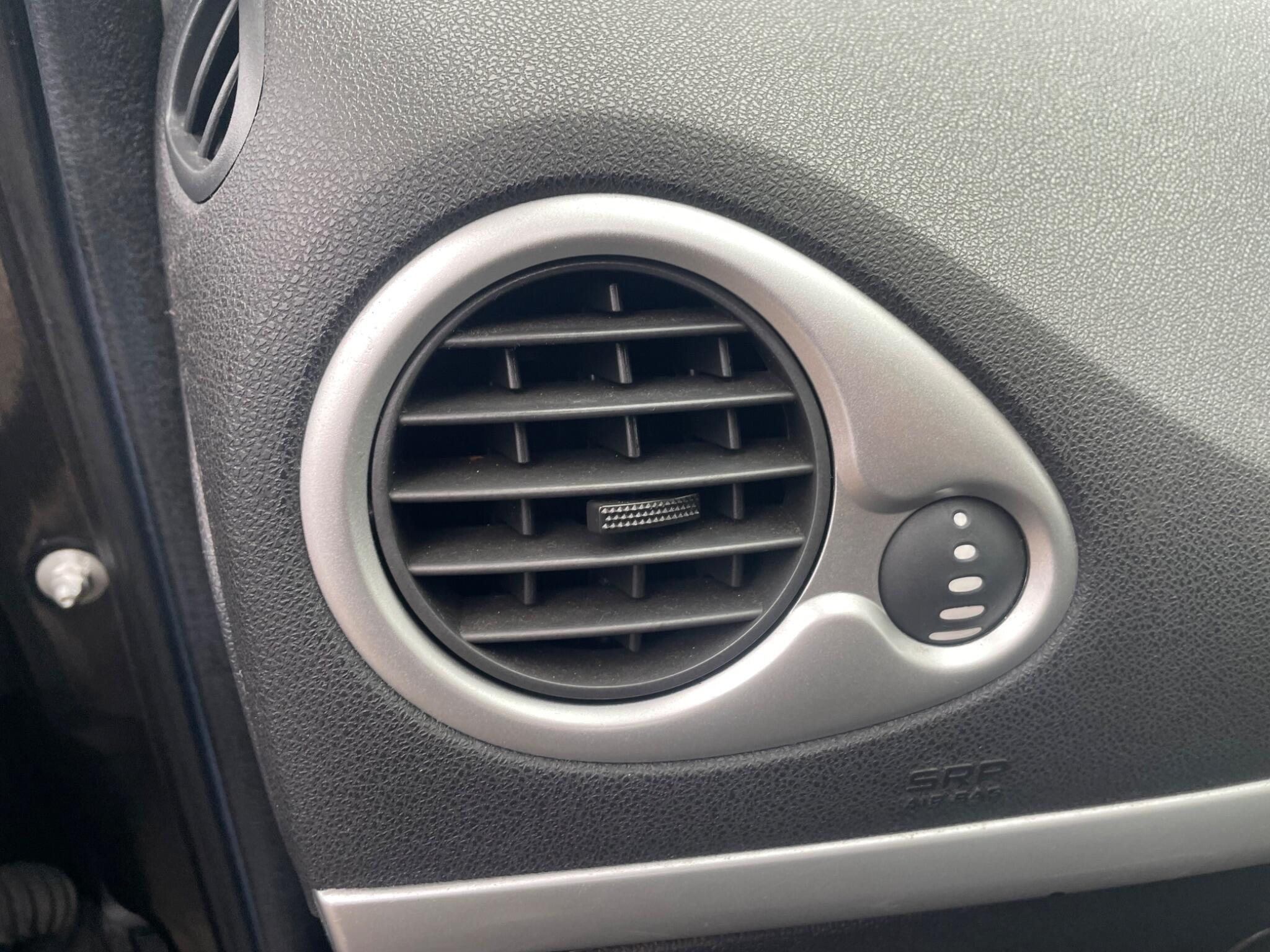 2011 Renault Clio image 42