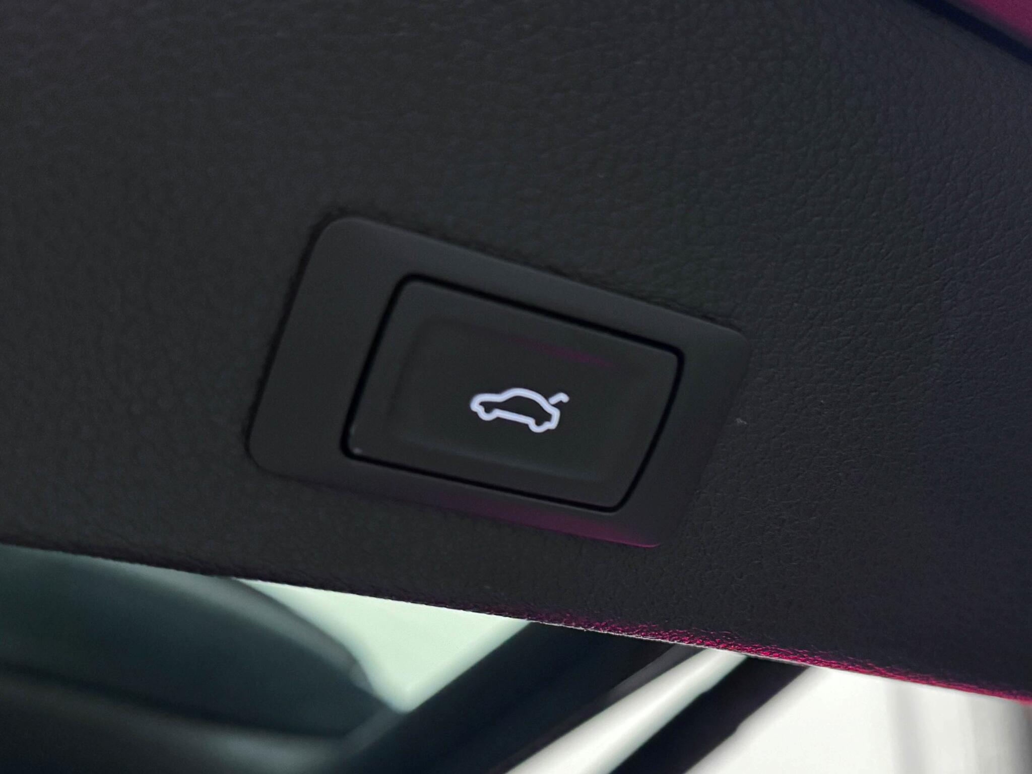 Audi SQ2 view 8
