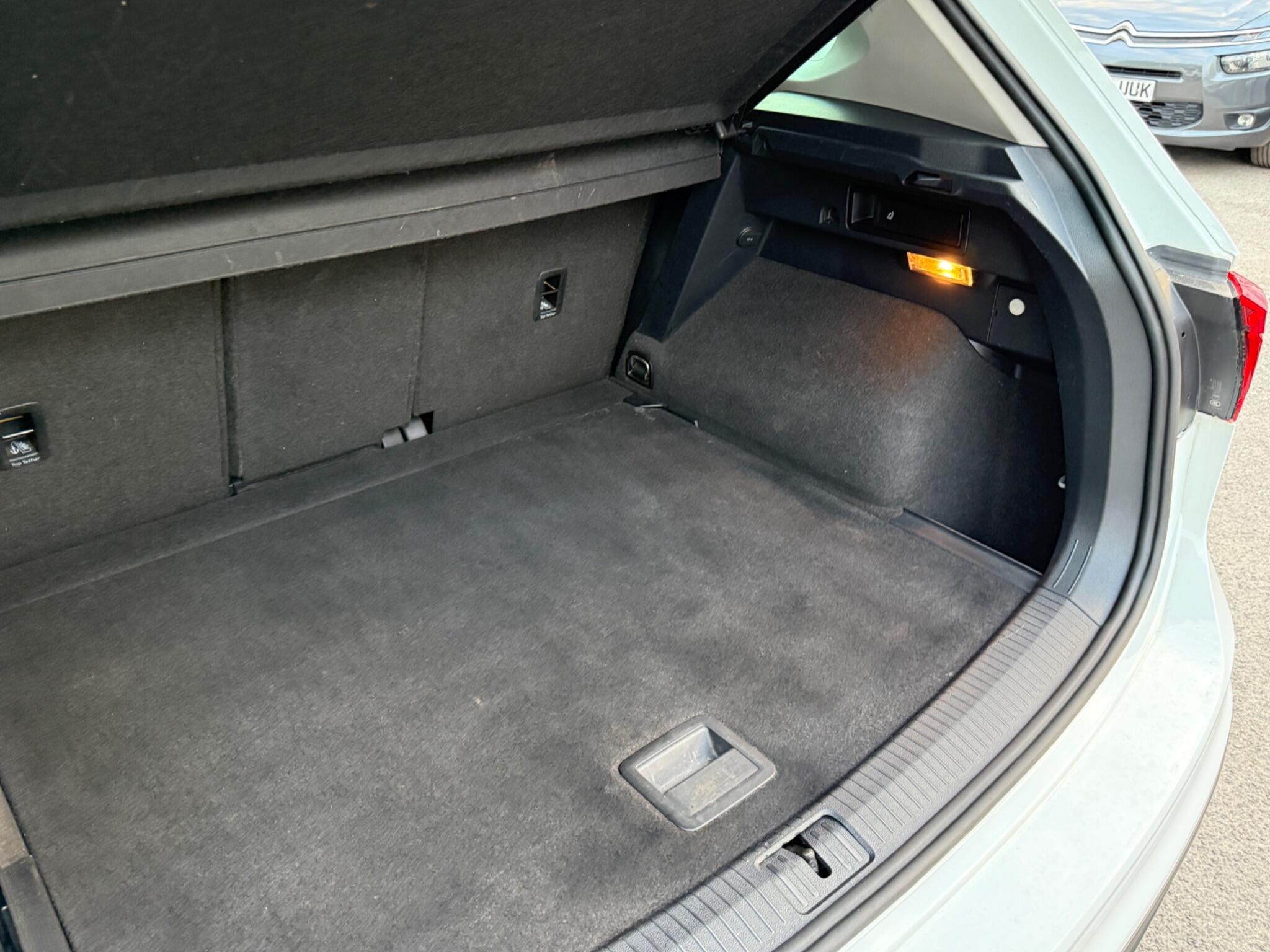 Volkswagen Tiguan - Image 49