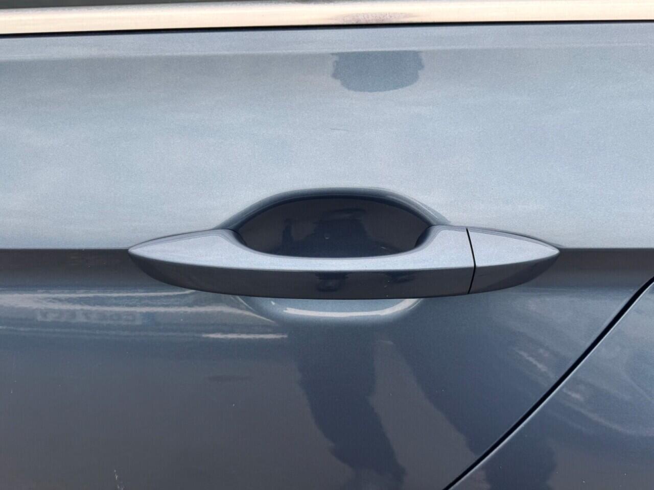 Volkswagen Passat view 48