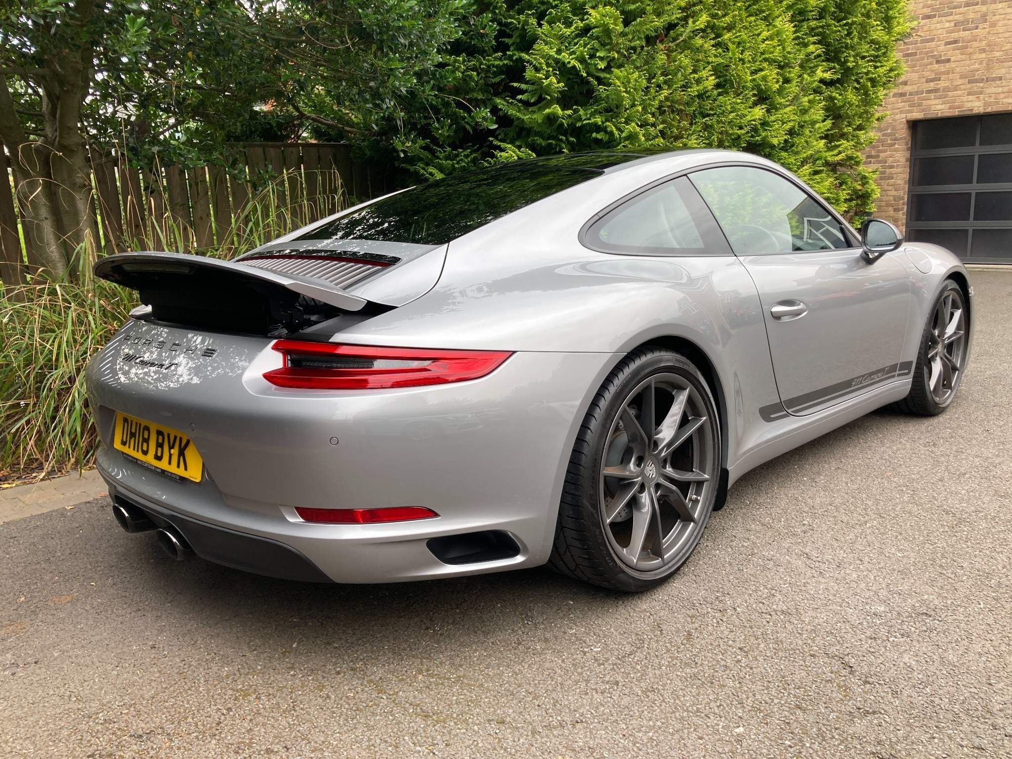 Porsche 911 view 23