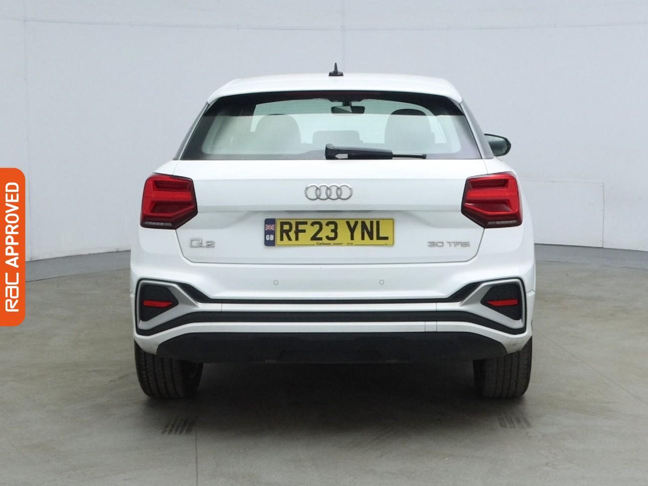Audi Q2 view 8