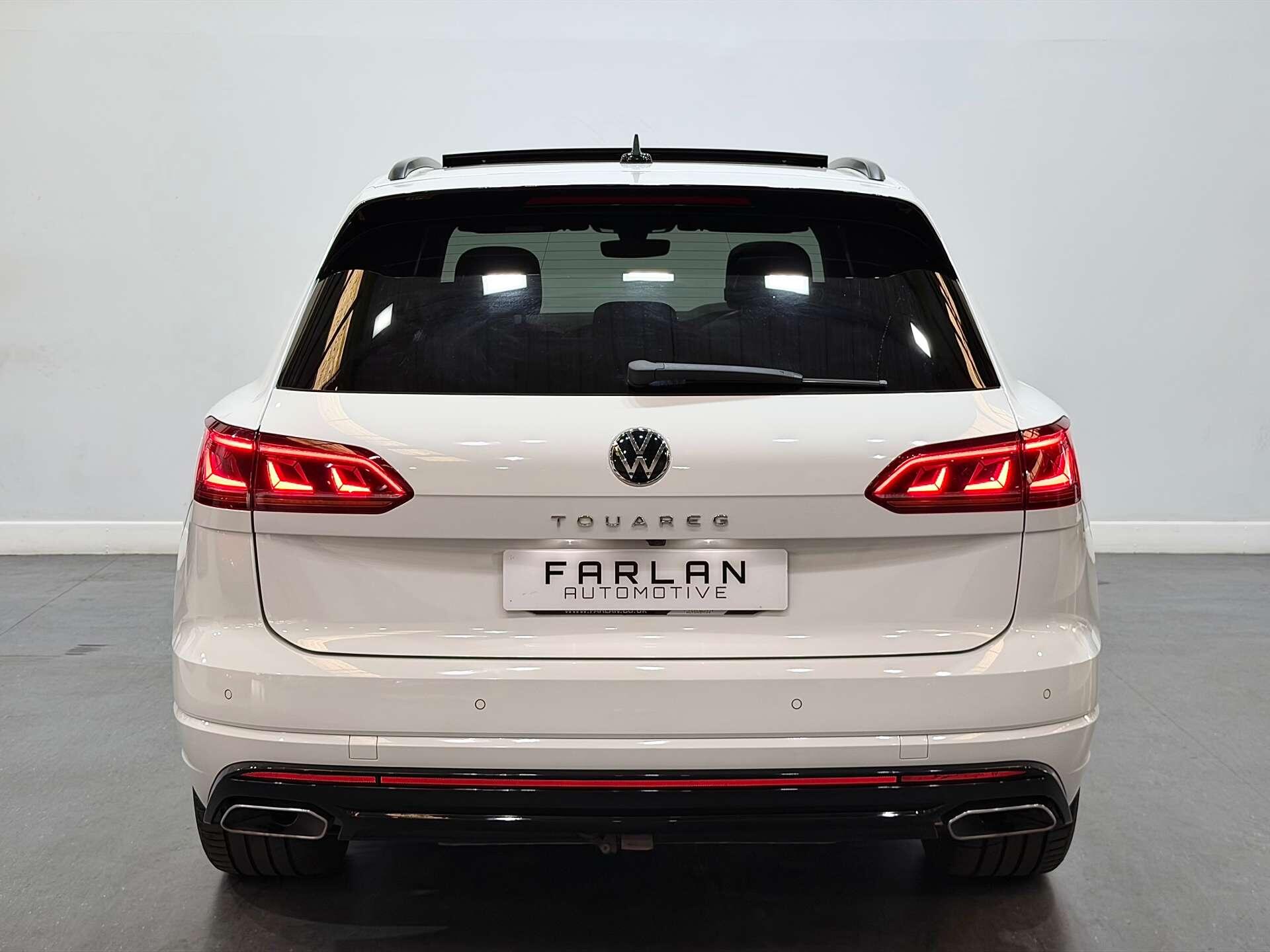 Volkswagen Touareg view 20