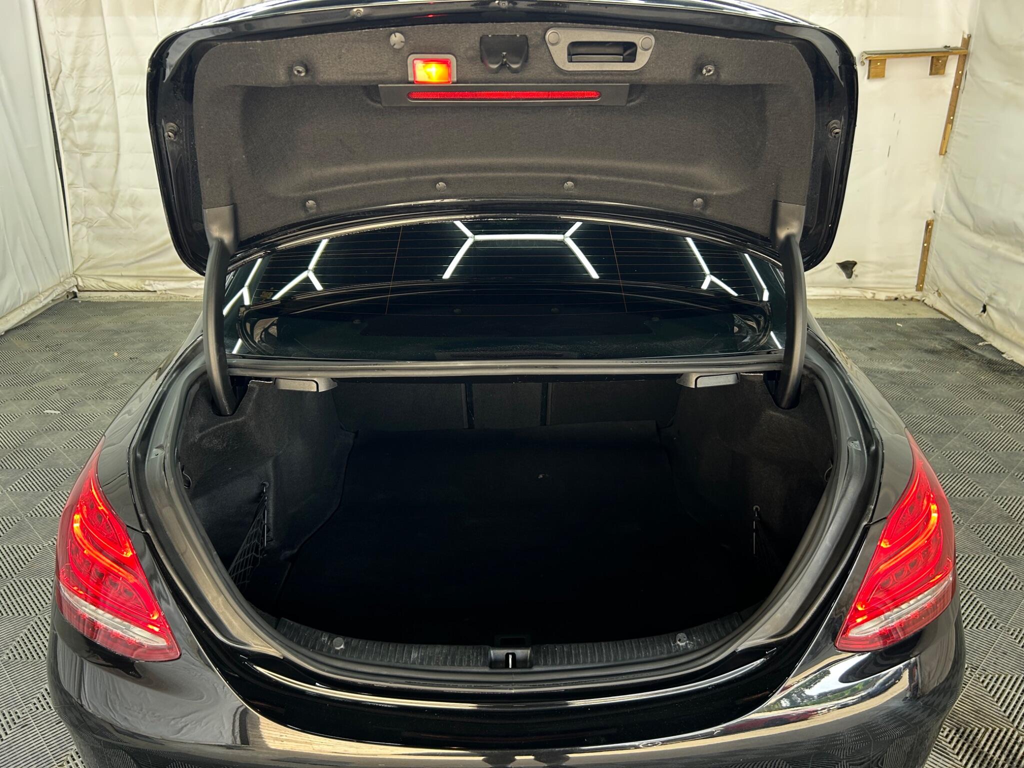 Mercedes-Benz C-Class view 42