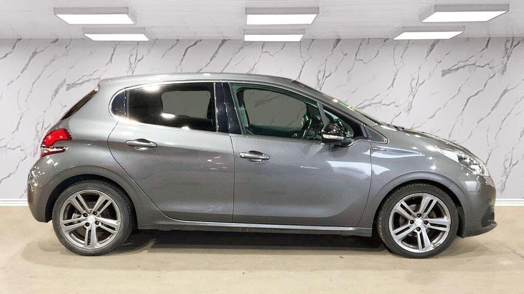 Peugeot 208 view 8