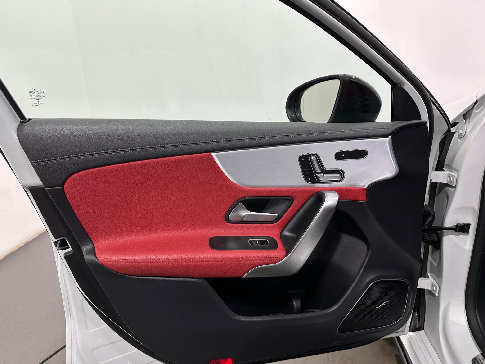 Mercedes-Benz A Class view 39