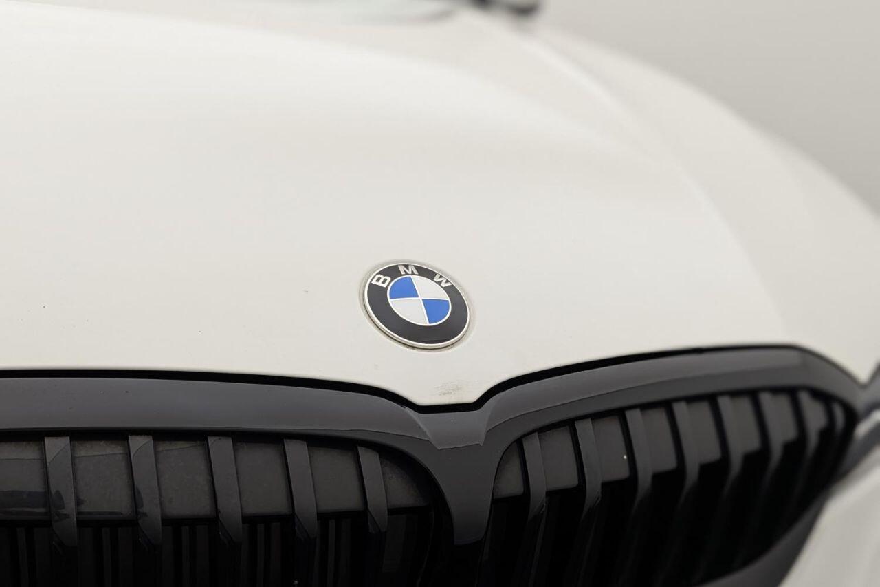 BMW 3 Series view 44