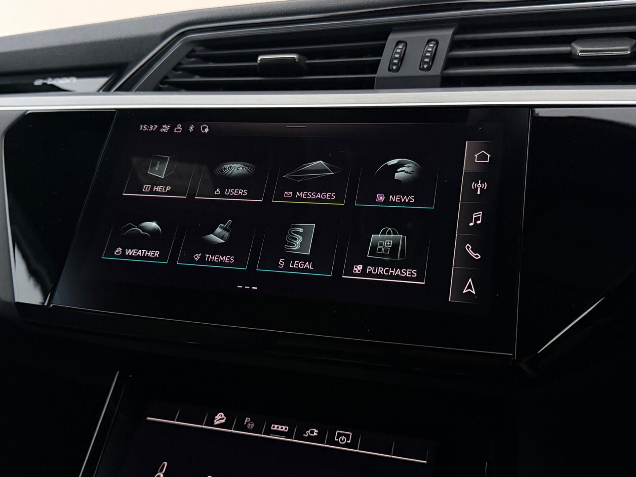 Audi E-Tron view 30