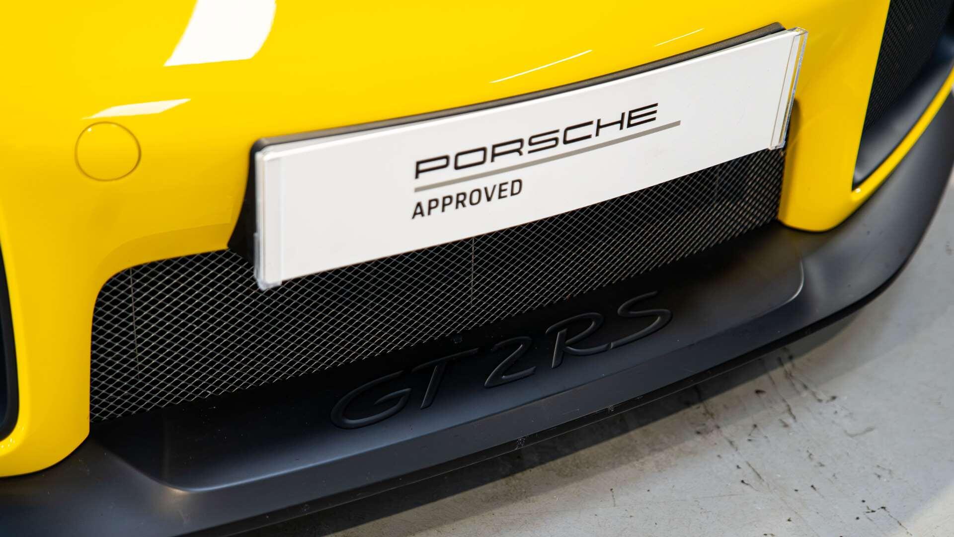 Porsche 911 view 35