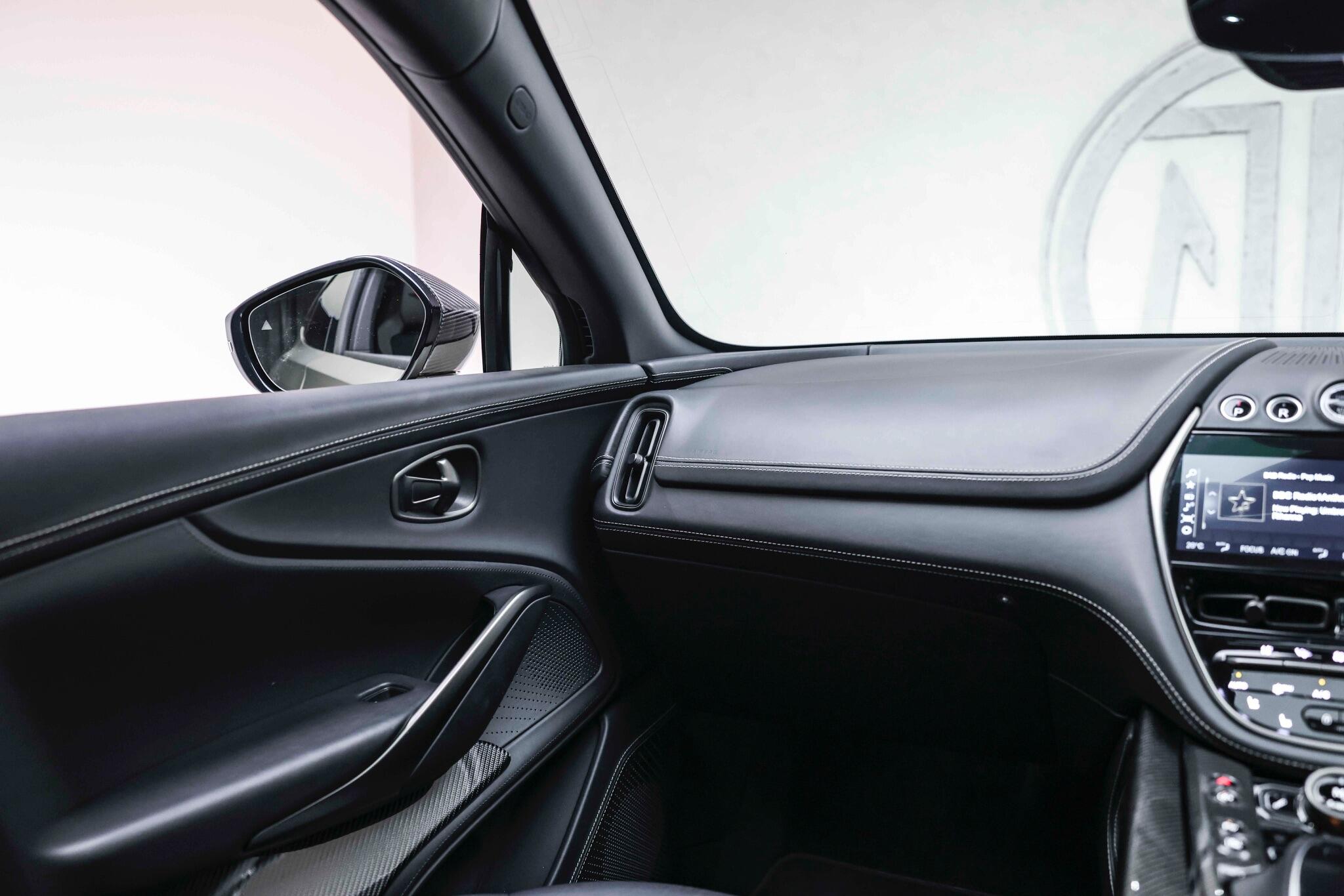 Aston Martin DBX view 47