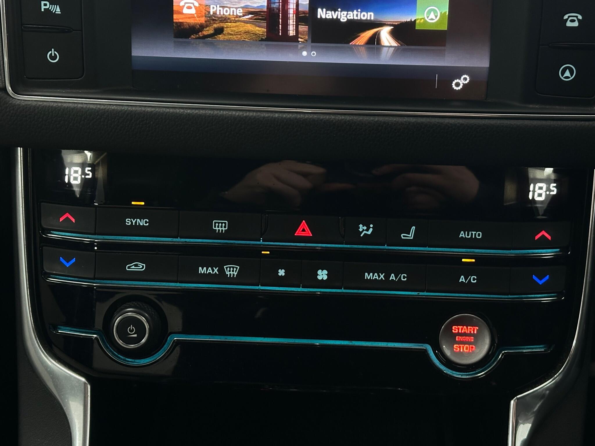 Jaguar XF view 32