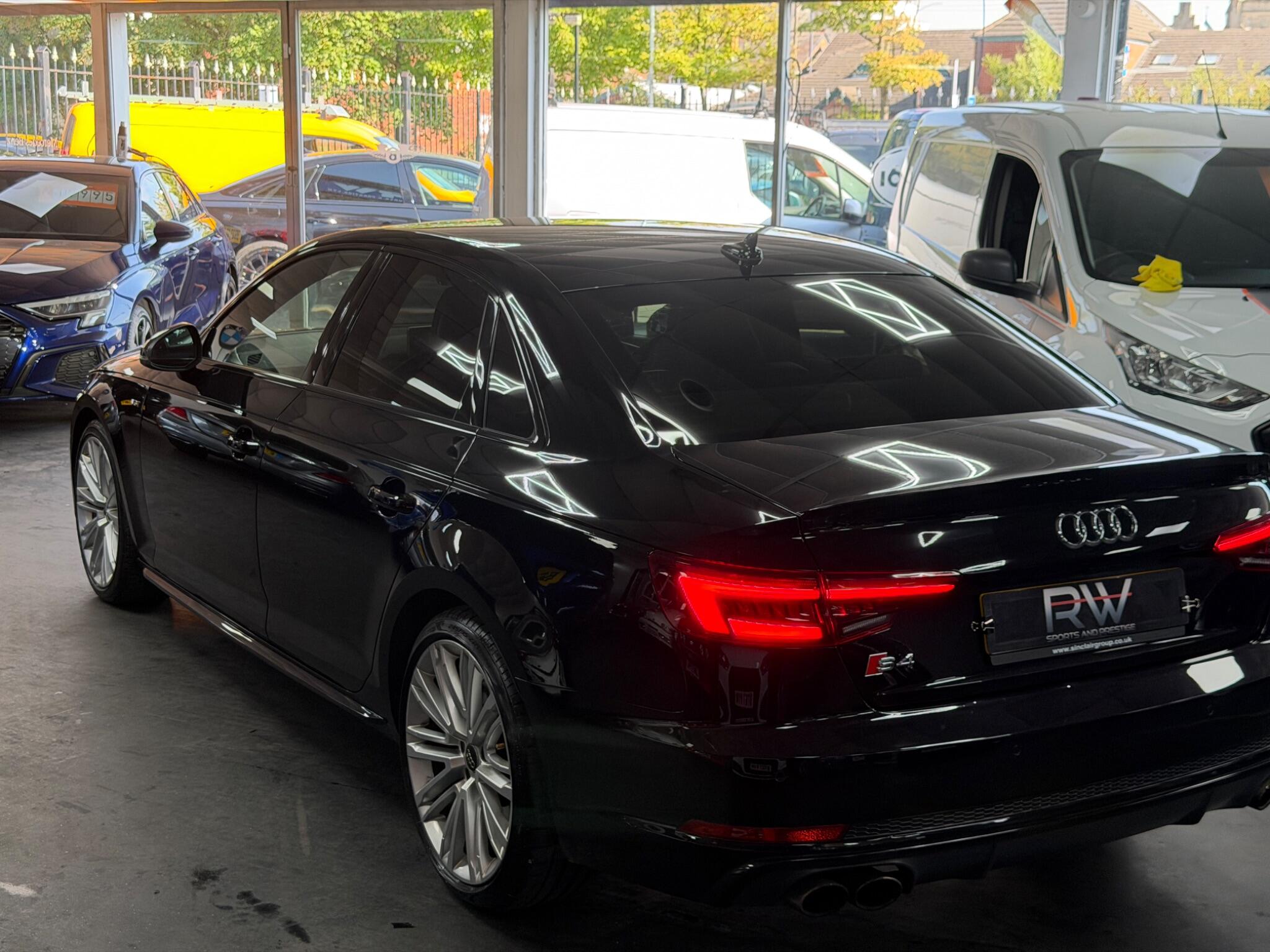 Audi S4 view 24