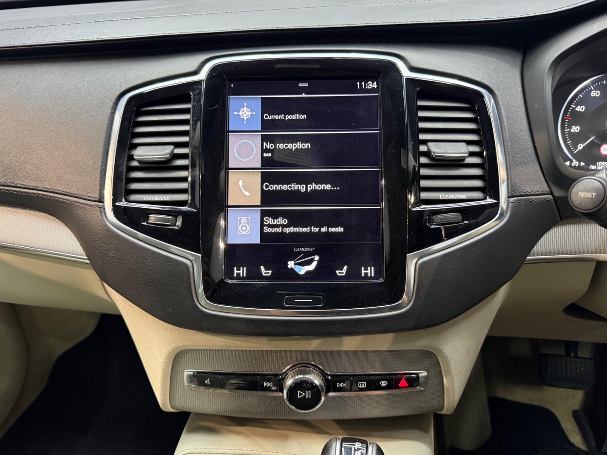 Volvo XC90 view 16