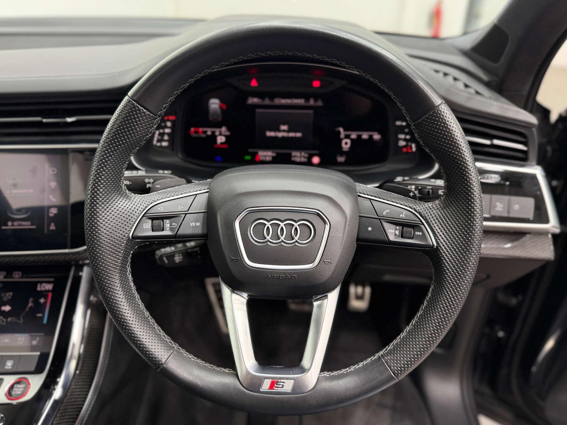 Audi SQ7 view 21