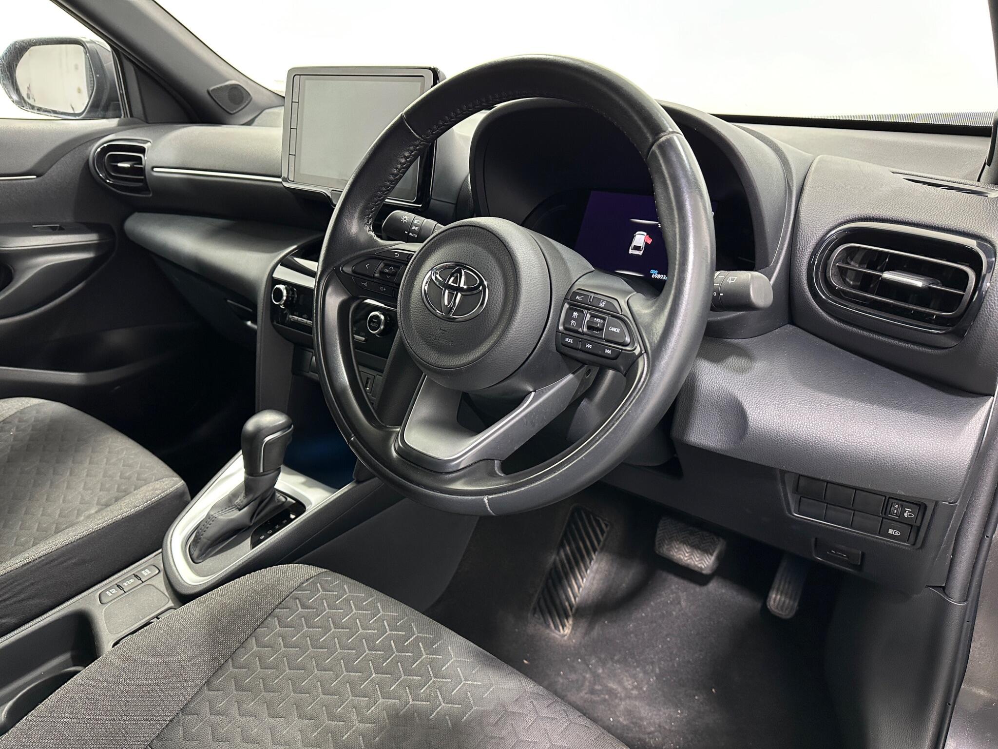 Toyota Yaris Cross view 11