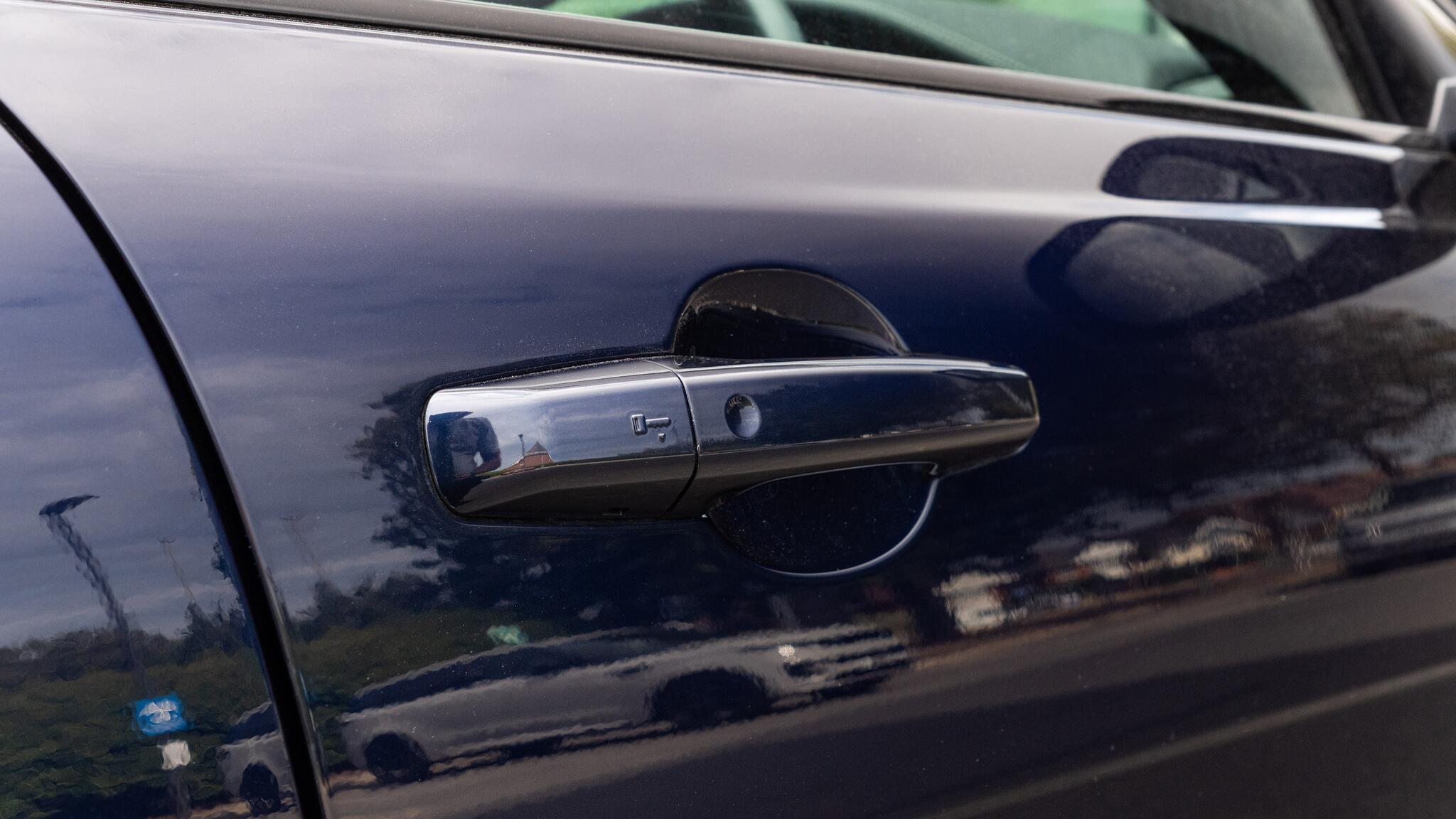 Jaguar Xe view 97
