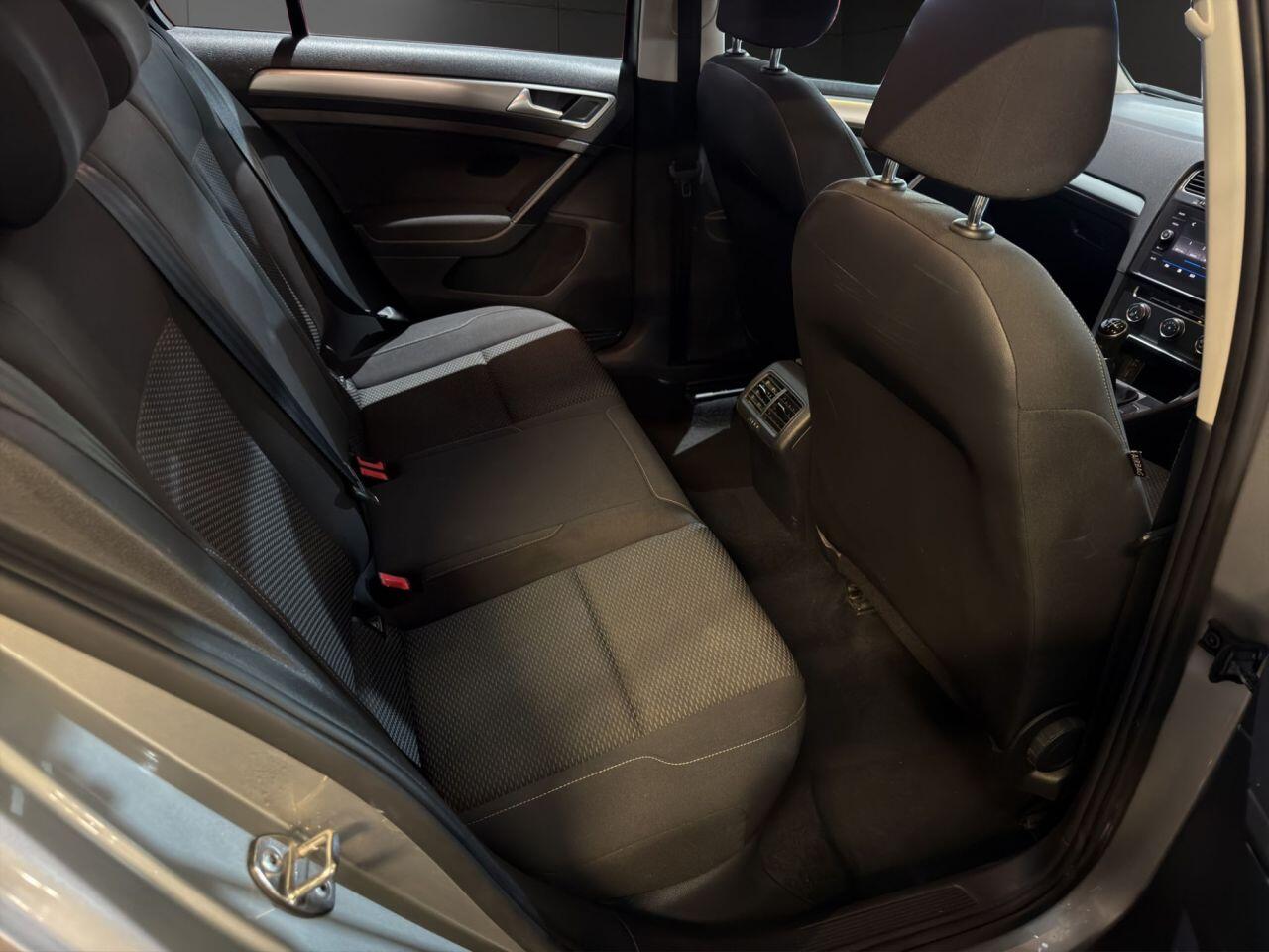 Volkswagen Golf view 12