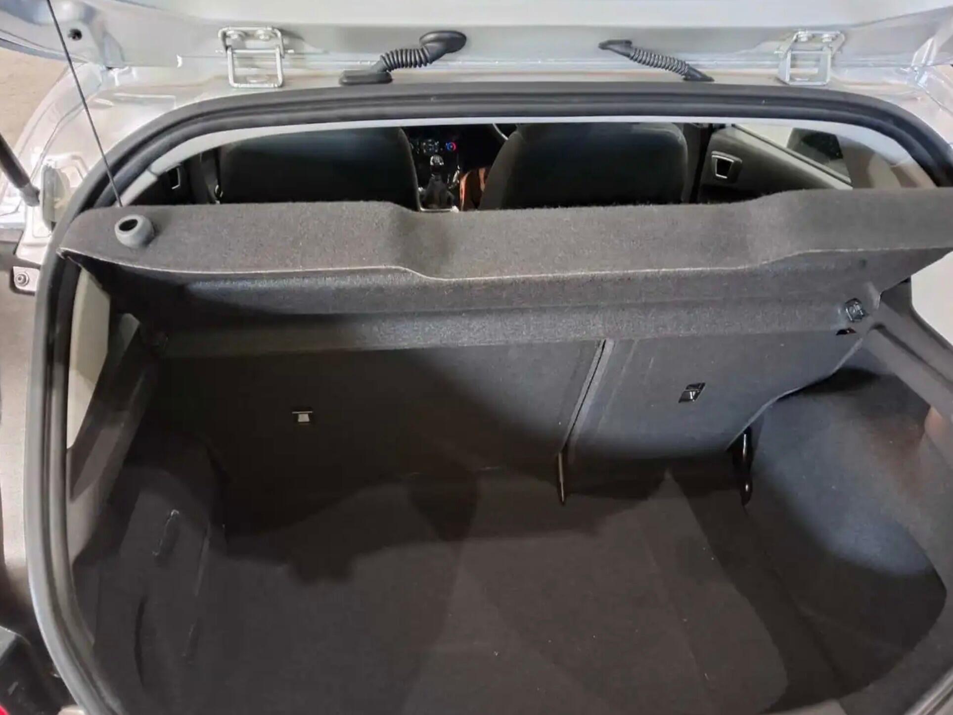 Ford Fiesta view 3