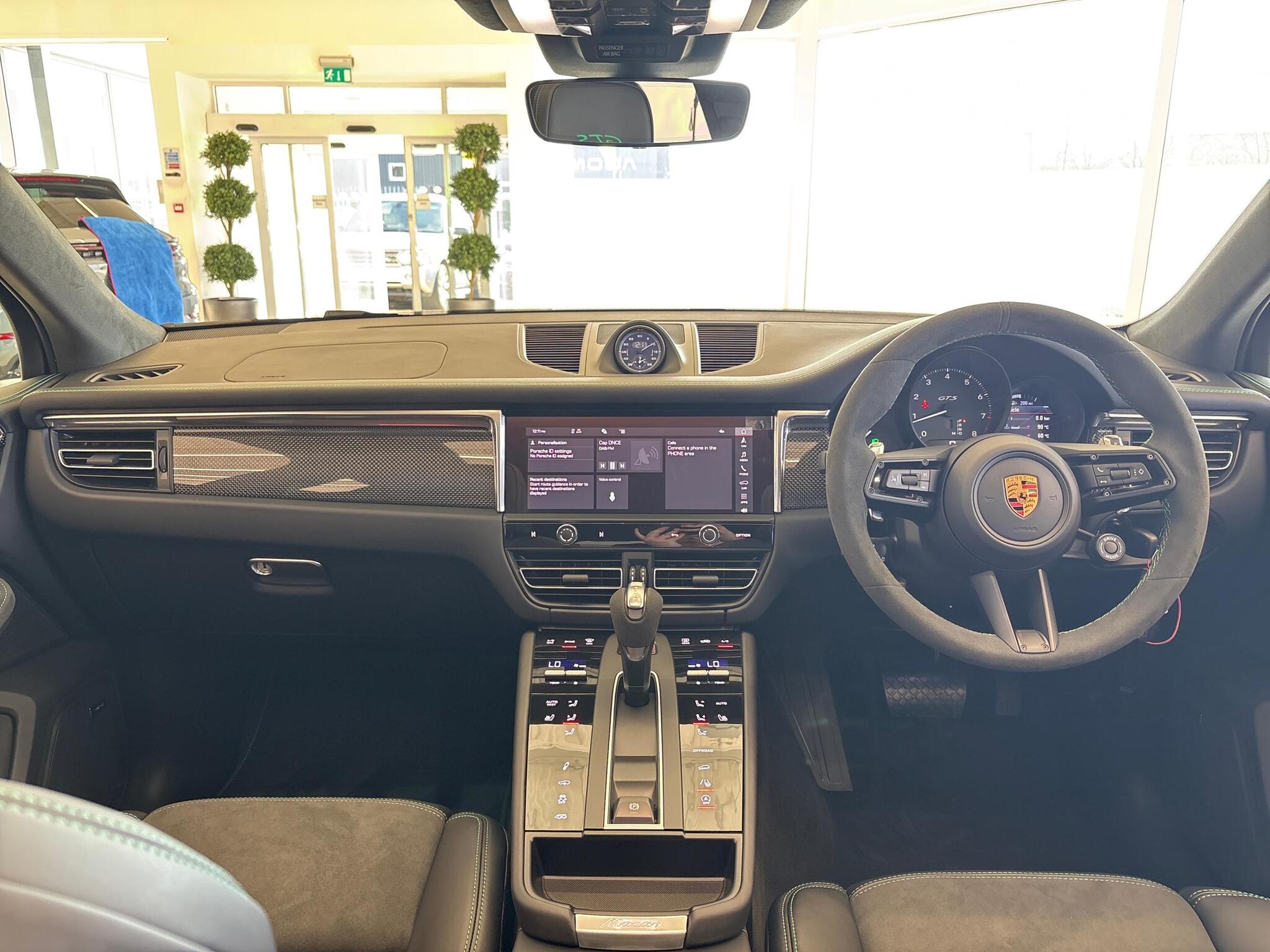 Porsche Macan view 27