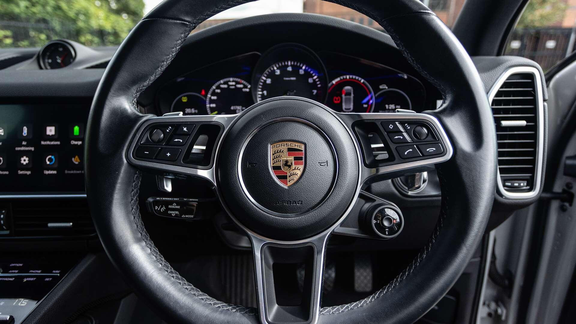Porsche Cayenne view 25