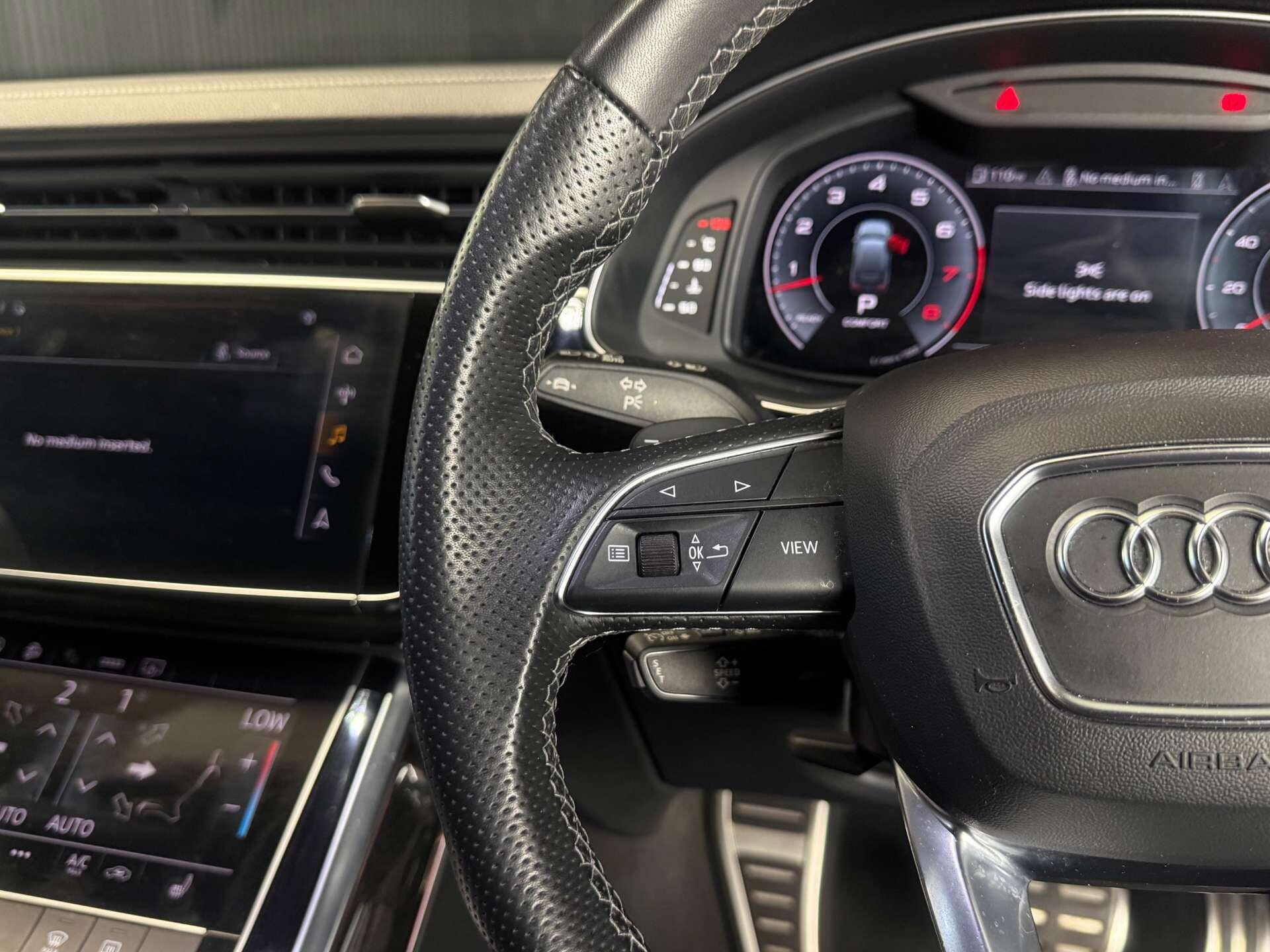 Audi Q7 view 24