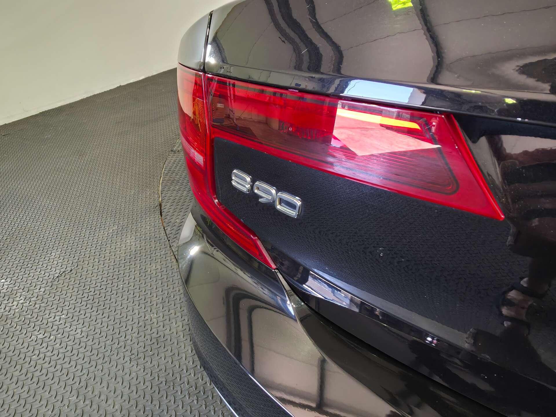 Volvo S90 view 10