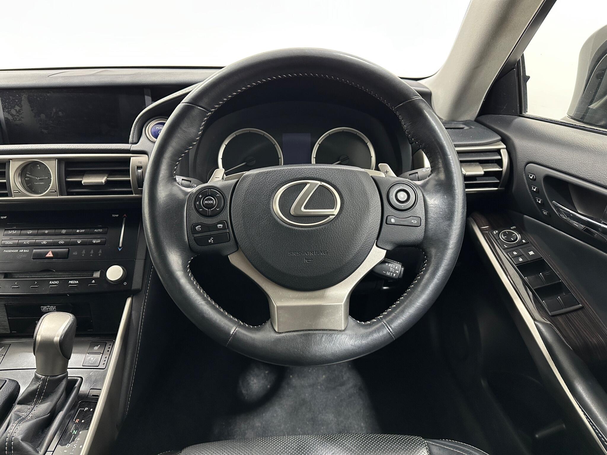 Lexus Is view 13