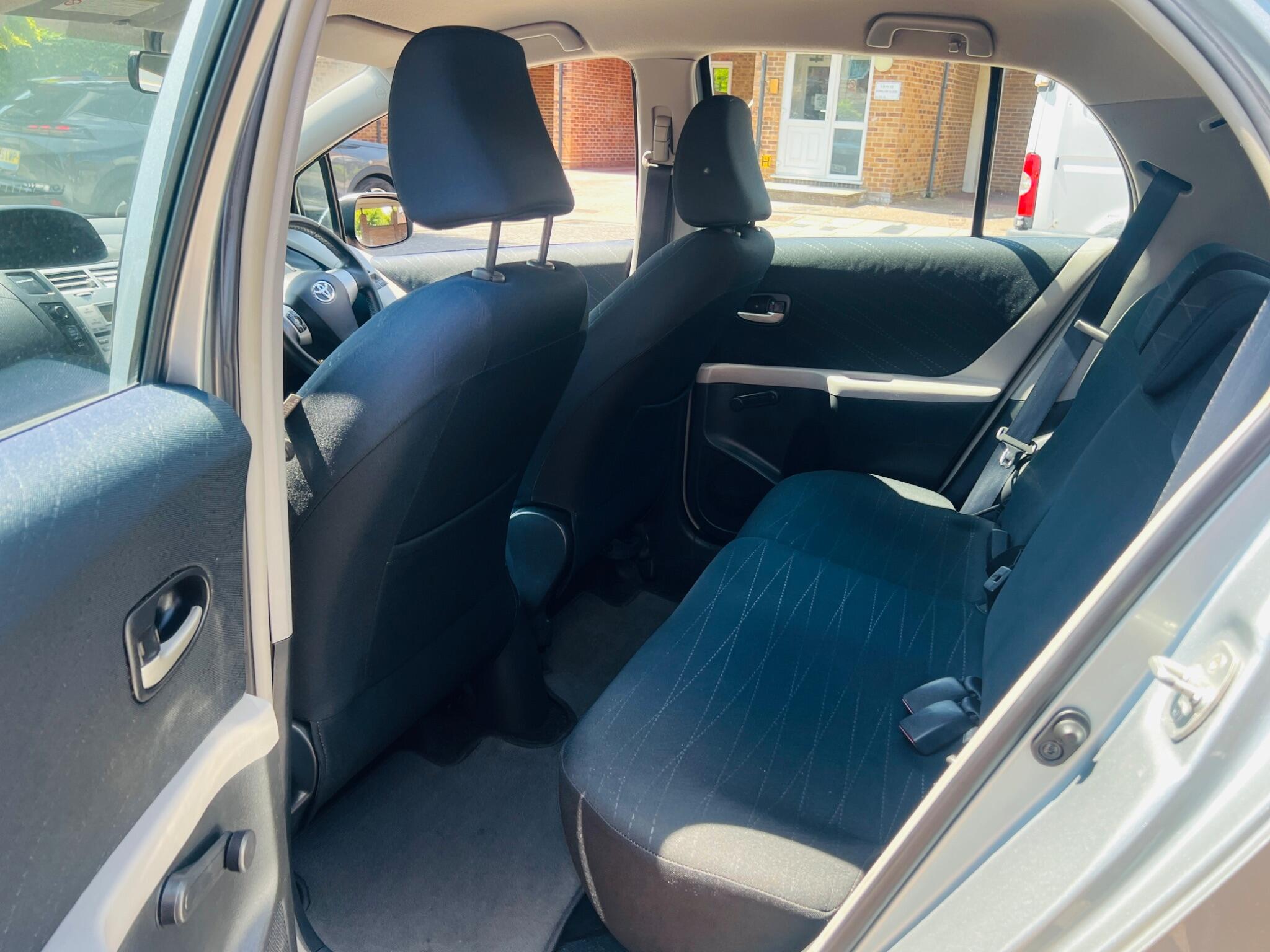 Toyota Yaris view 32