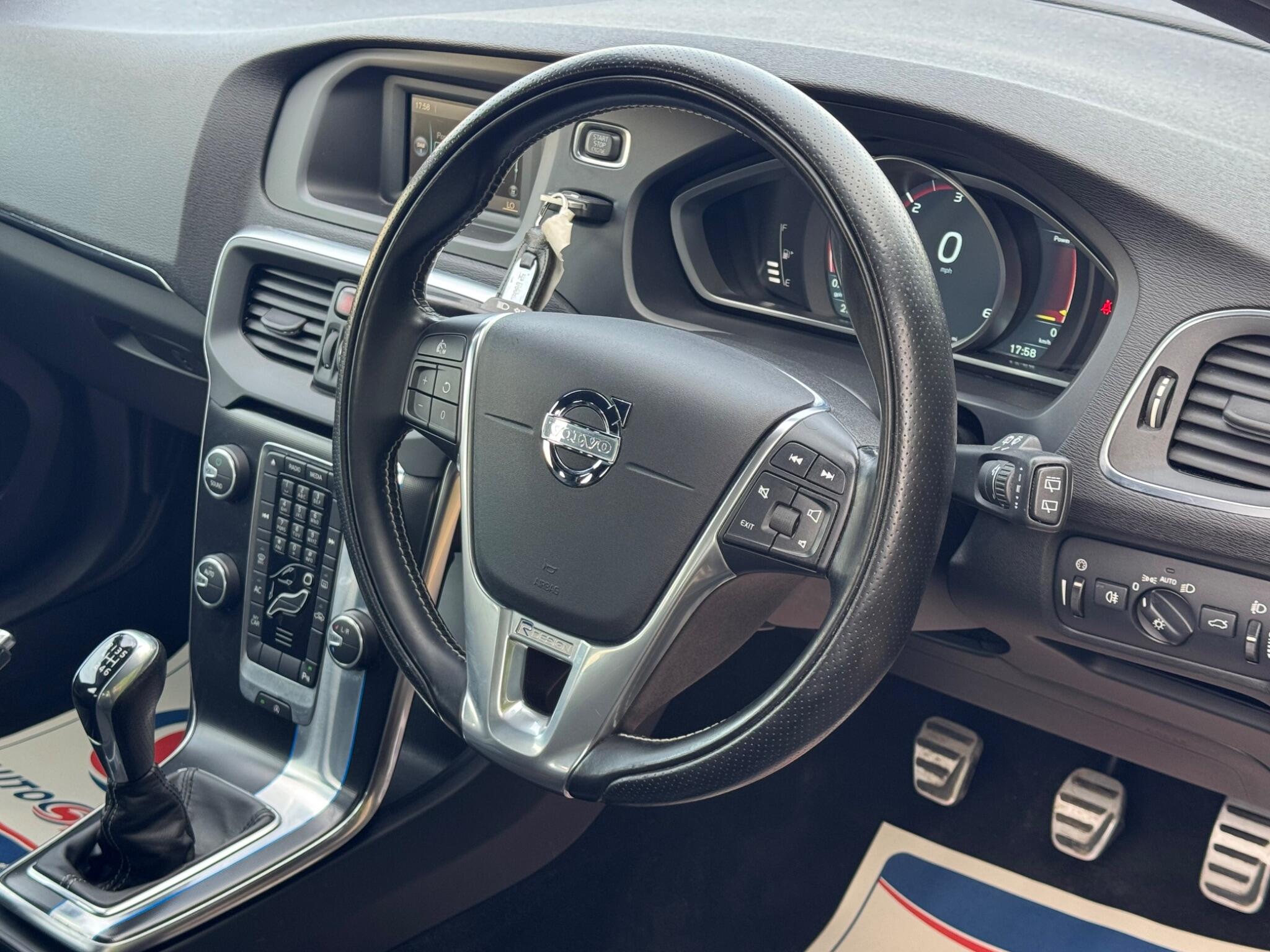 Volvo V40 view 34